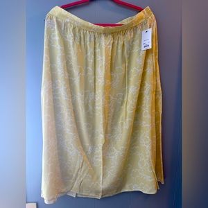 Yellow skirt with white pattern